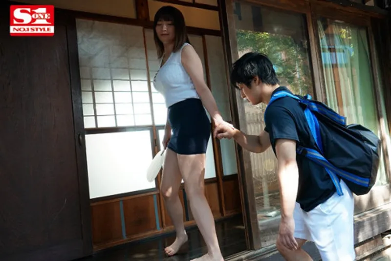 Anh chàng dam dang cậu bé khi nhìn trộm em họ vụng trộm với chồng