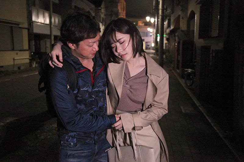 đưa cô đồng nghiệp nhậu say xỉn vì cãi nhau với gã chồng về nhà