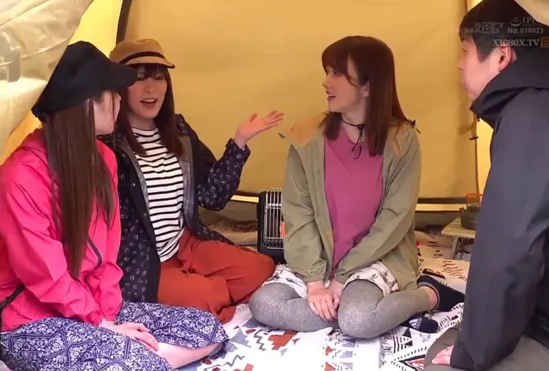 Chuyện lạ đời, người chồng thay vợ yêu đi cắm trại với mấy cô bạn của vợ yêu ở khu phố…