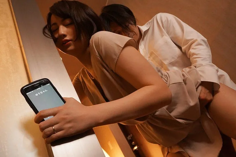 Vợ đi họp lớp rồi chịch với nyc mặc cho ông chồng ở nhà chờ