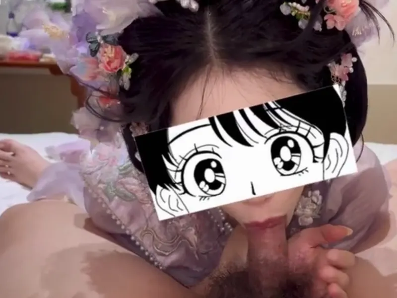 Gái xinh trong bộ đồ tí tẹo liếm cò cực đã